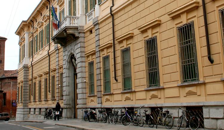 Bimbo accusa il vicino di violenza sessuale