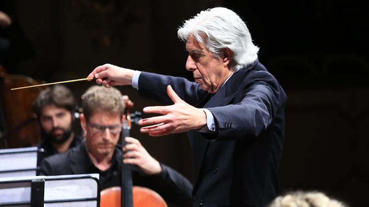 La bacchetta e il clarinetto, mondo della musica in lutto per Mario Vitale