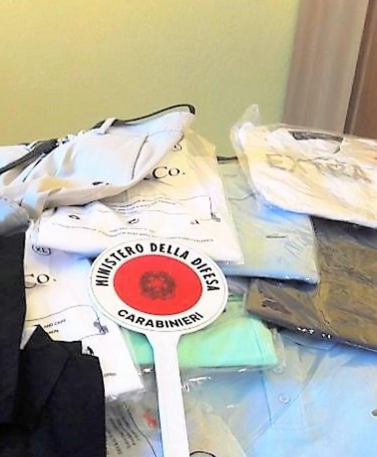 Abiti contraffatti in vendita: condanna definitiva per un 44enne
