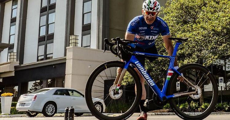 Andrea Devicenzi in bici tra gli States: il docufilm “On the Road” conquista i festival