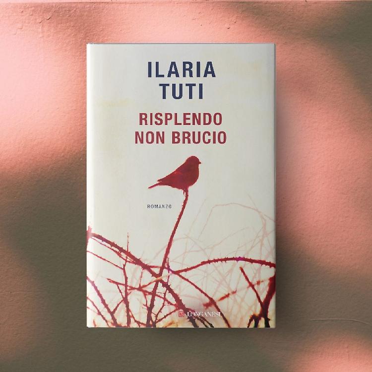 Ilaria Tuti presenta il suo romanzo 'Risplendo non brucio' 