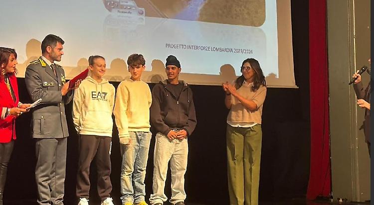 Tre studenti premiati a Monza per il progetto 'No Ecomafie'