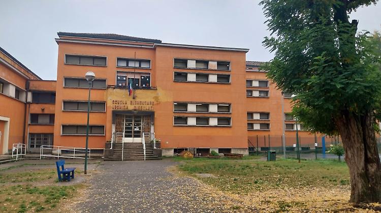 Colpo mirato alla scuola Bissolati, razzia di tablet
