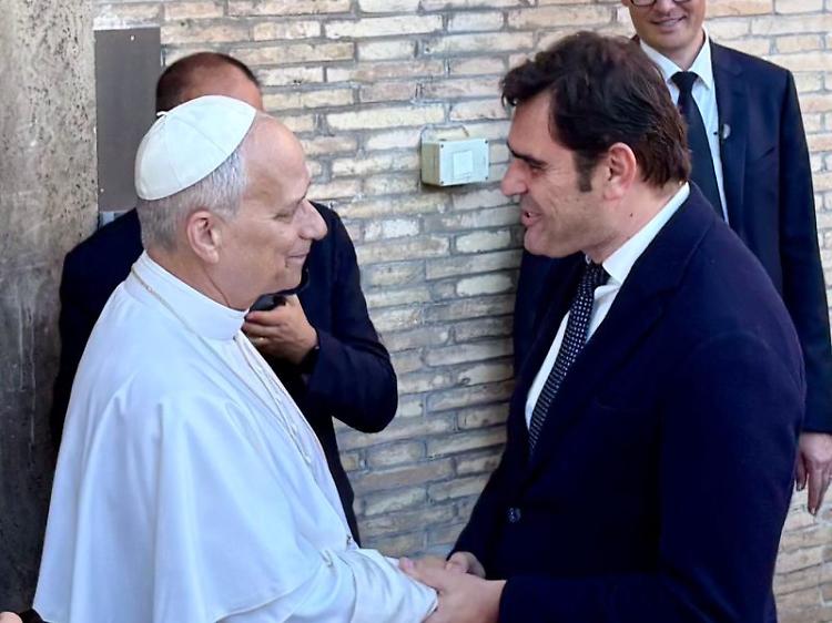 Il vescovo presenta il libro del Papa 