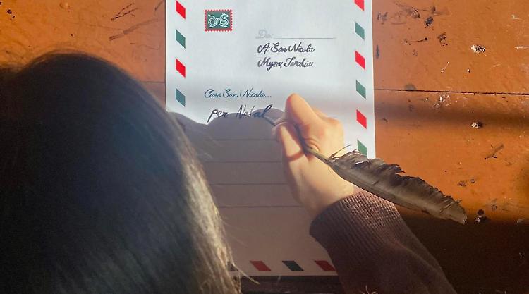 Carta e penna: la lettera &egrave; tradizione