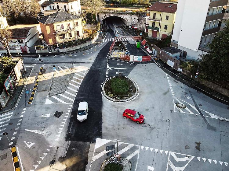 In via Bergamo la rotatoria &egrave; ripartita
