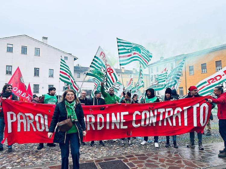 &laquo;Contratto metalmeccanici: aumento medio di 205 euro al mese e pi&ugrave; tutele&raquo;