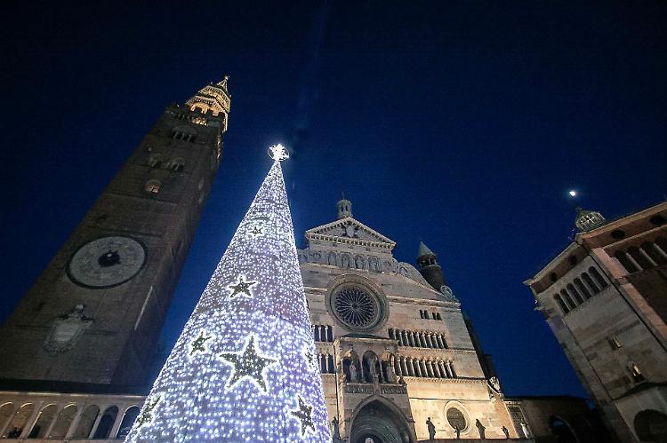 Armonie del Natale accende la piazza del Comune e inaugura le feste in citt&agrave;
