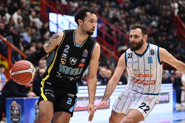 Napoli travolge Cremona: Vanoli in crisi e ko pesantissimo