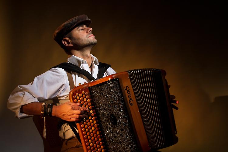 Balfolk di fine anno alla Soms, arriva Saro Calandi