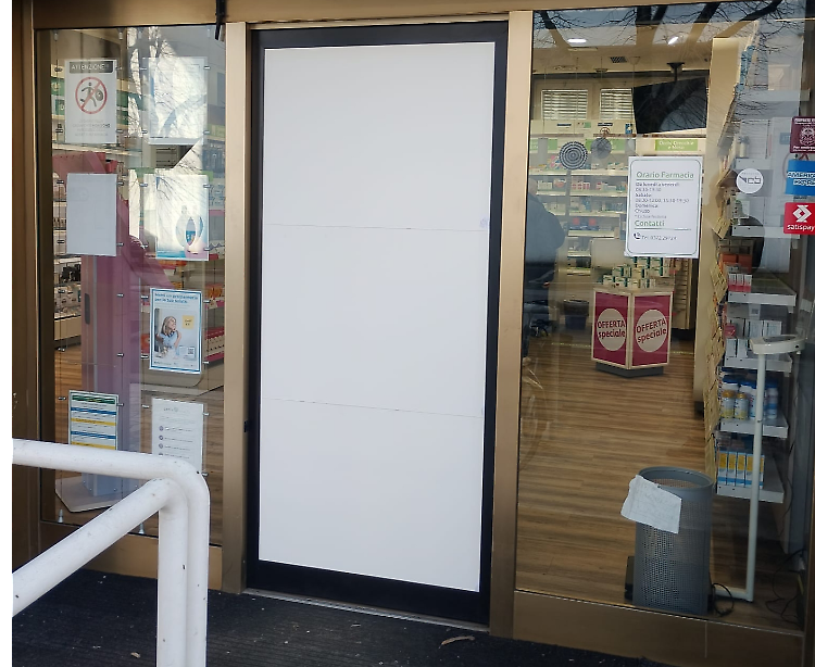 Farmacia razziata dai ladri: via Giordano ancora nel mirino