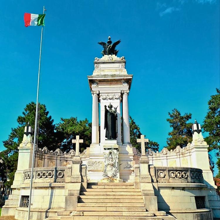 La chiesa di S. Ambrogio ed il cimitero monumentale