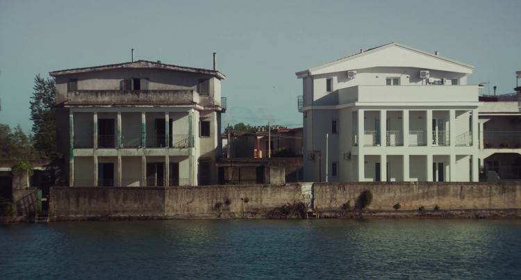 Proiezione del film documentario "Siamo qui" 