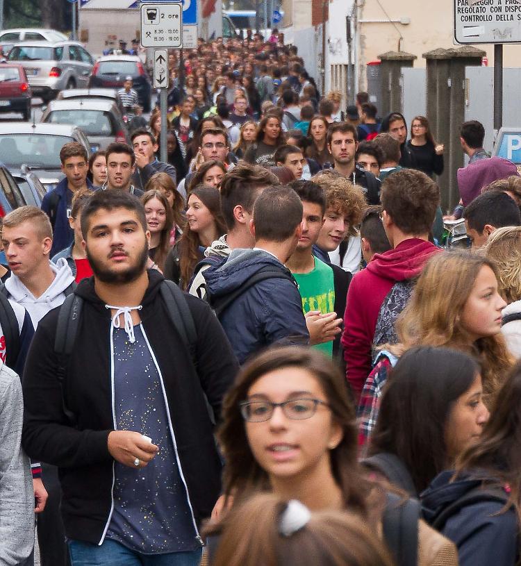 Primarie e medie in calo, ma le superiori tengono