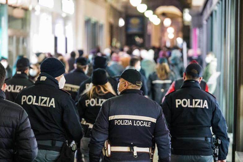 Italia divisa in due, verso 12 regioni rosse e 8 arancioni ...