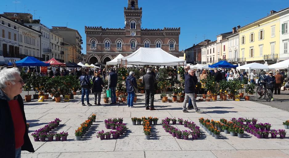 &laquo;Listone in Fiore&raquo; a Casalmaggiore: la manifestazione &egrave; partita benissimo